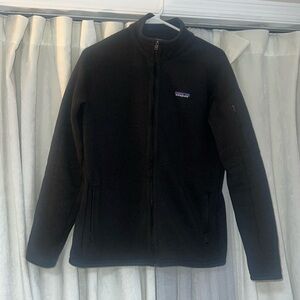 Like new women’s Patagonia better sweater jacket! Size large, black 🖤